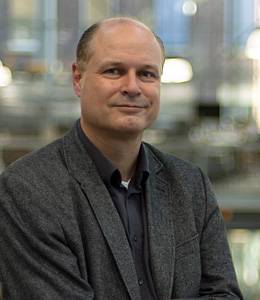 Joris Riedstra You teach the world, LET organizes the rest! – Online Learning HUB